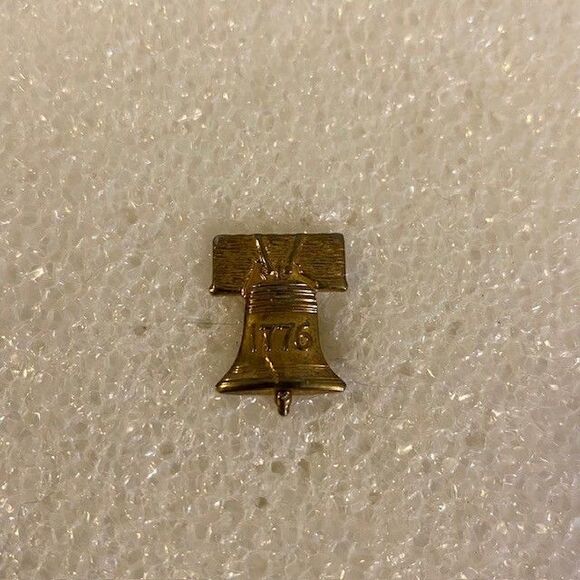 Vintage Liberty Bell 1776 Metal Lapel Pin - Picture 1 of 2